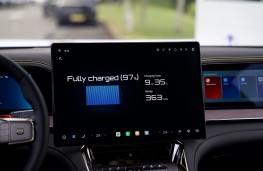 BYD FLASH charger, 2026, display screen